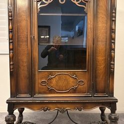 Antique Circa 1920’s Walnut China Cabinet & Matching Sideboard Hutch Buffet 