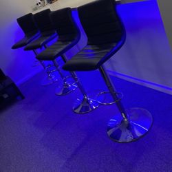 4 Leather bar Stools! Adjustable!