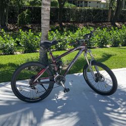 2010 Trek remedy 9.9 Carbon fiber Mountain Bike 