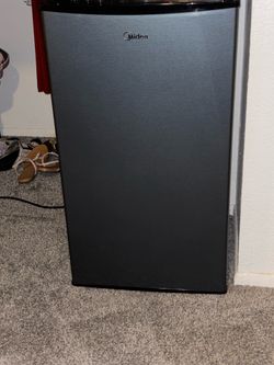 Midea Compact Refrigerator, 3.3 cu