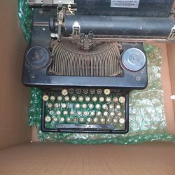 Antique Typewriter And Mount Rush More