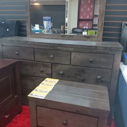 *Spooky Sale Event*---Peter Mystic Wood Queen/King Bed And Dresser/Mirror Sets---Starting At $699---Delivery And Financing 👍 