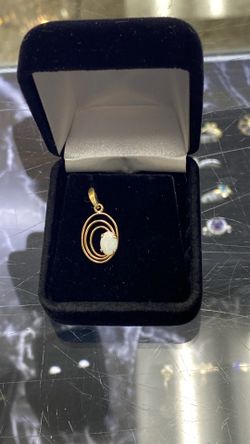 14k 0.9g Opal Pendant