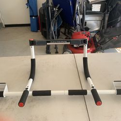 Pull Up Bar $30
