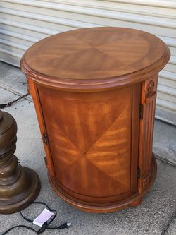 New Beautiful “Drum” End Table / Side Table / Night Stand