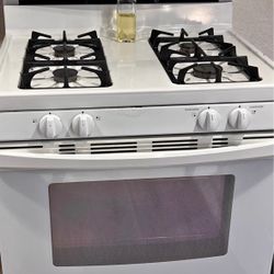 White freestanding gas range