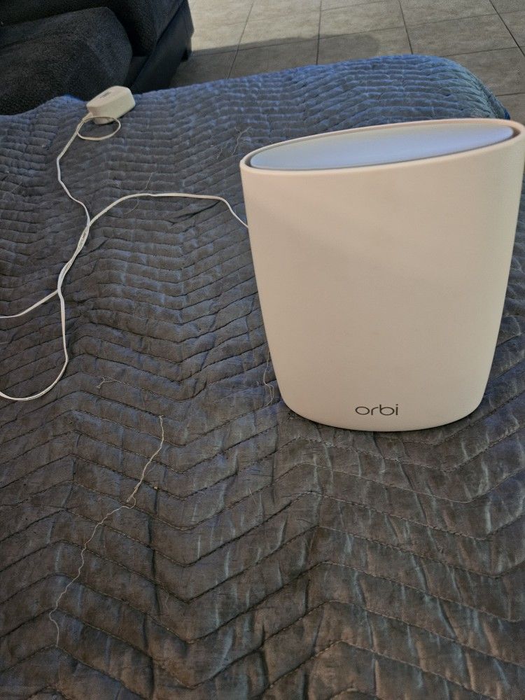 NETGEAR Orbi 4G LTE Mesh Wifi Router (LBR20)
