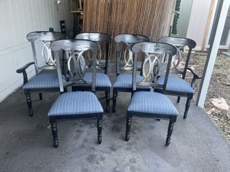 Vendo 4 Sillas 🪑 Recien Tapizadas Casi Nuevas 