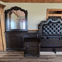 Queen Bedroom Set