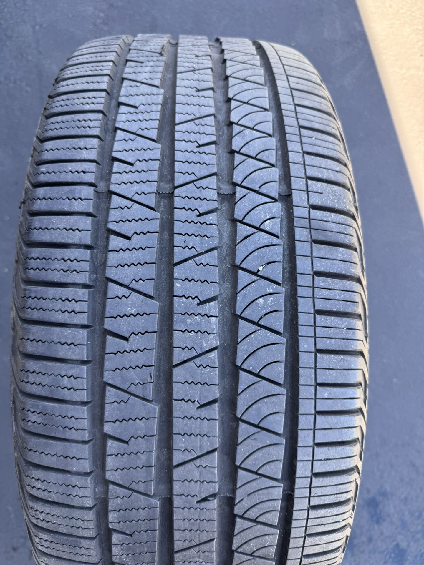 Single (1) 255 45 20 Continental CrossContact Sport Tire 