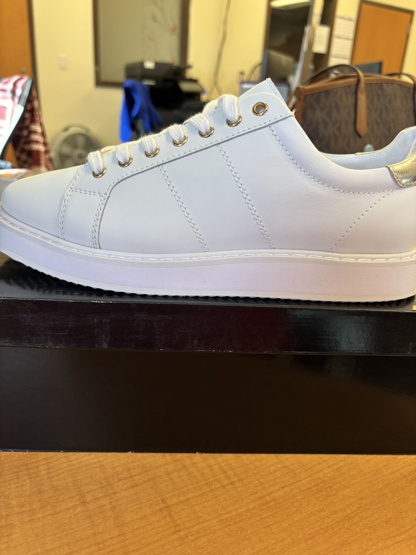 Size 10 for women or men $50 Ralph Lauren original
