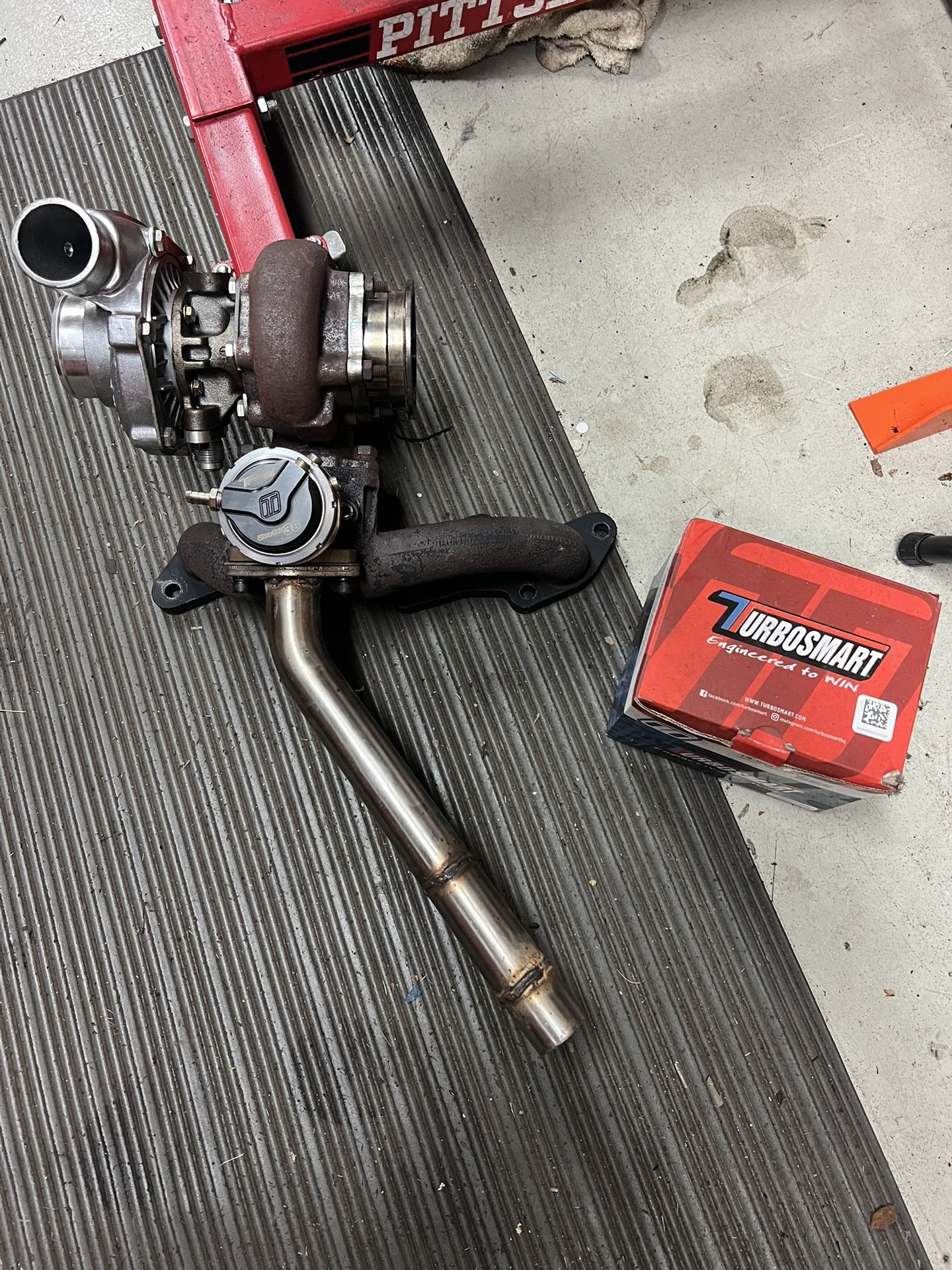 Turbosmart 38mm gate, ka24de emusa cast top mount manifold, cxracing t04e .63ar turbo