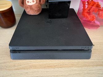 PS4 (2 controllers)  and games