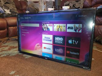 32" roku smart tv 4k good condition come with free swivel mount has remote
