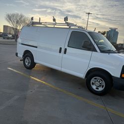 2011 chevy express cargo van