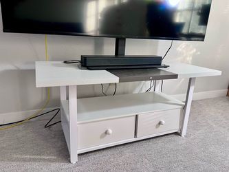 Wynny Farmhouse Wood Coffee Table/TV Table – Like New, 1 Year Old (Pet-Free)