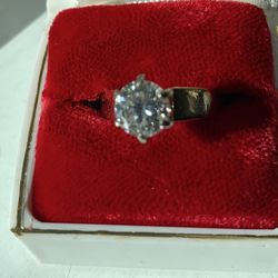 1.37 Carat Round Diamond