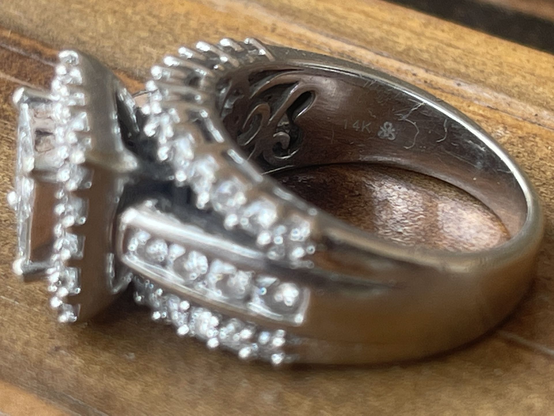 Wedding Ring 14k 1000$ 