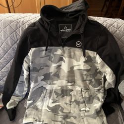 Hollister Mens Hooded Sweatshirt-Like new condition 