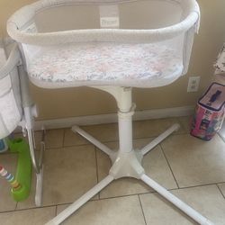 Halo Swivel Bassinet