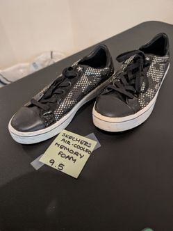 Skechers Women's Shoes - Size 9.5