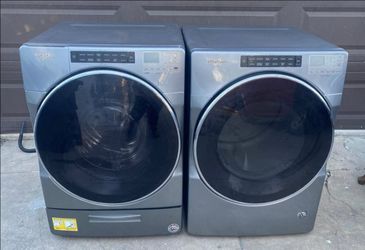 LIKE NEW !! WHIRLPOOL GREY STEAM EXTRA LARGE FRONT LOAD WASHER AND GAS DRYER SET
