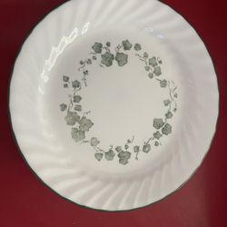 Corelle Large Ivy Plates Vintage/new 8 Pieces