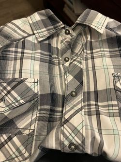 Men’s Large BKE – Buckle Short Sleeve Athletic Fit Cream And Khaki Color Shirt