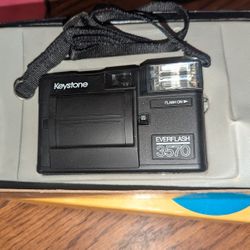 NEW VINTAGE KEYSTONE 3570 35 MM CAMERA IN BOX 