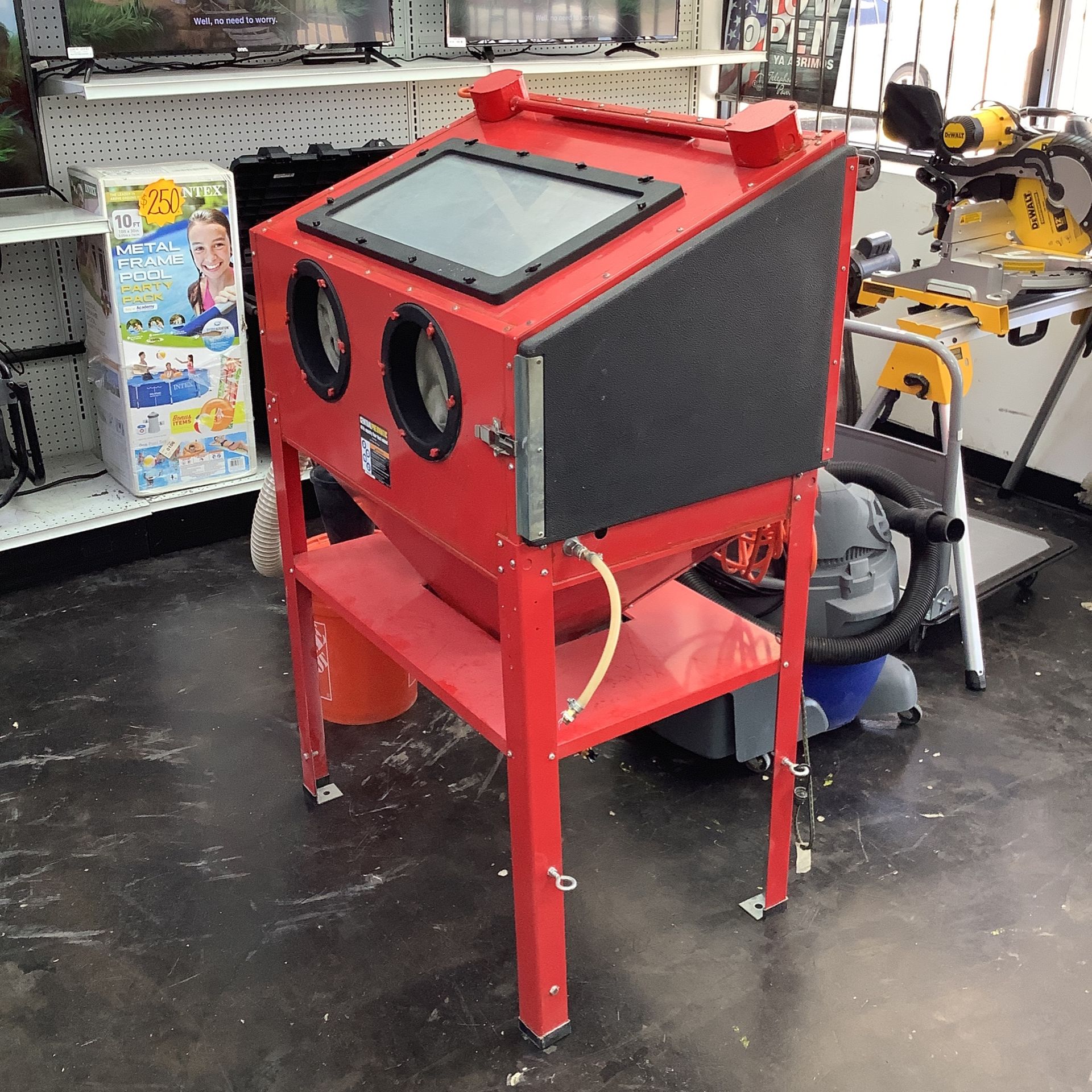 Central Pneumatic 40 Lb Capacity Floor Blast Cabinet W/ Shop Vac