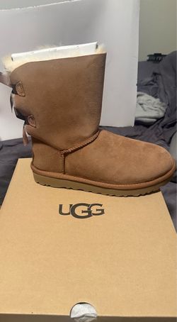 Ugg Bailey Bow II Genuine Shearling Boot size 7