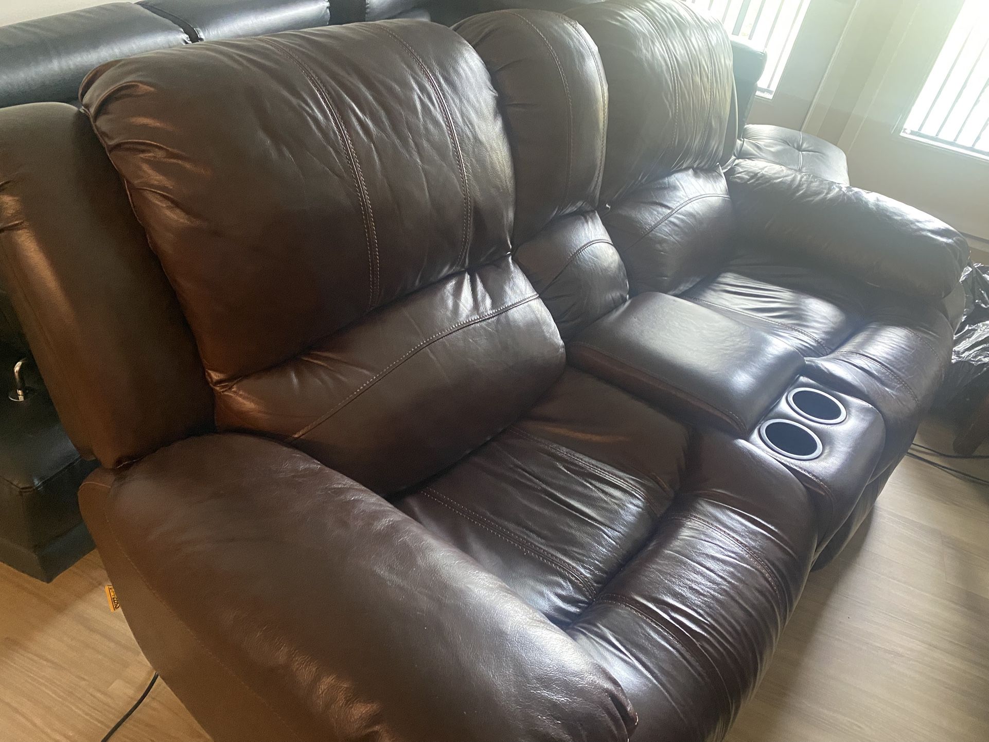 Rooms To Go Electric Two Seat Recliner Couch! 🔥 Real Leather