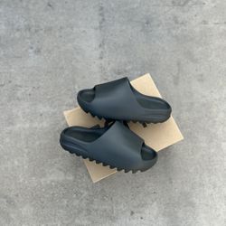 Yeezy Slide Onyx Sizes 7-12 men And 8-13 Women