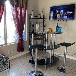 Martini Bar 2 Bar Stools,smart Tv,wine Rack ,bakers Rack