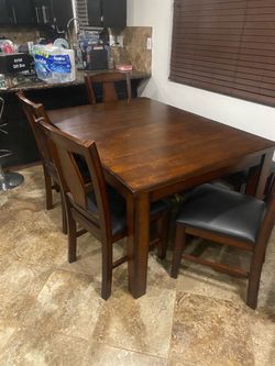 Dining table set