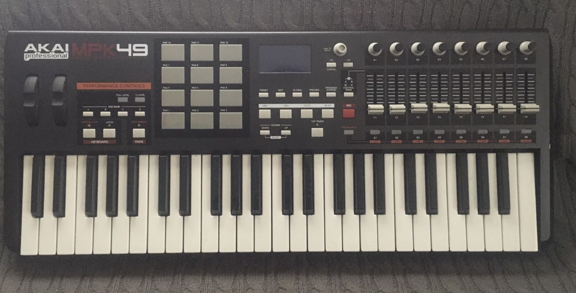AKAI PROFESSIONAL MPK49 49 KEY MIDI CONTROLLER Used