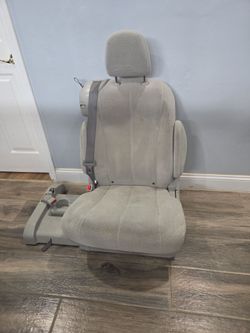 2012 toyota sienna back left seat