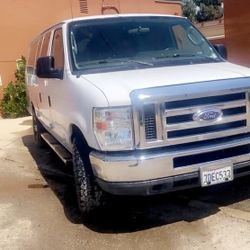 2014 E350 Econoline Heavy Duty Wagon 15 Passenger 