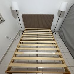 Zinus Amelia Queen Upholstered Platform Bed Frame