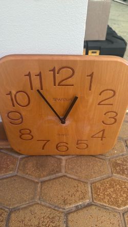 vintage Spartus quartz wall clock