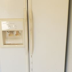 Kenmore Fridge/ Freezer