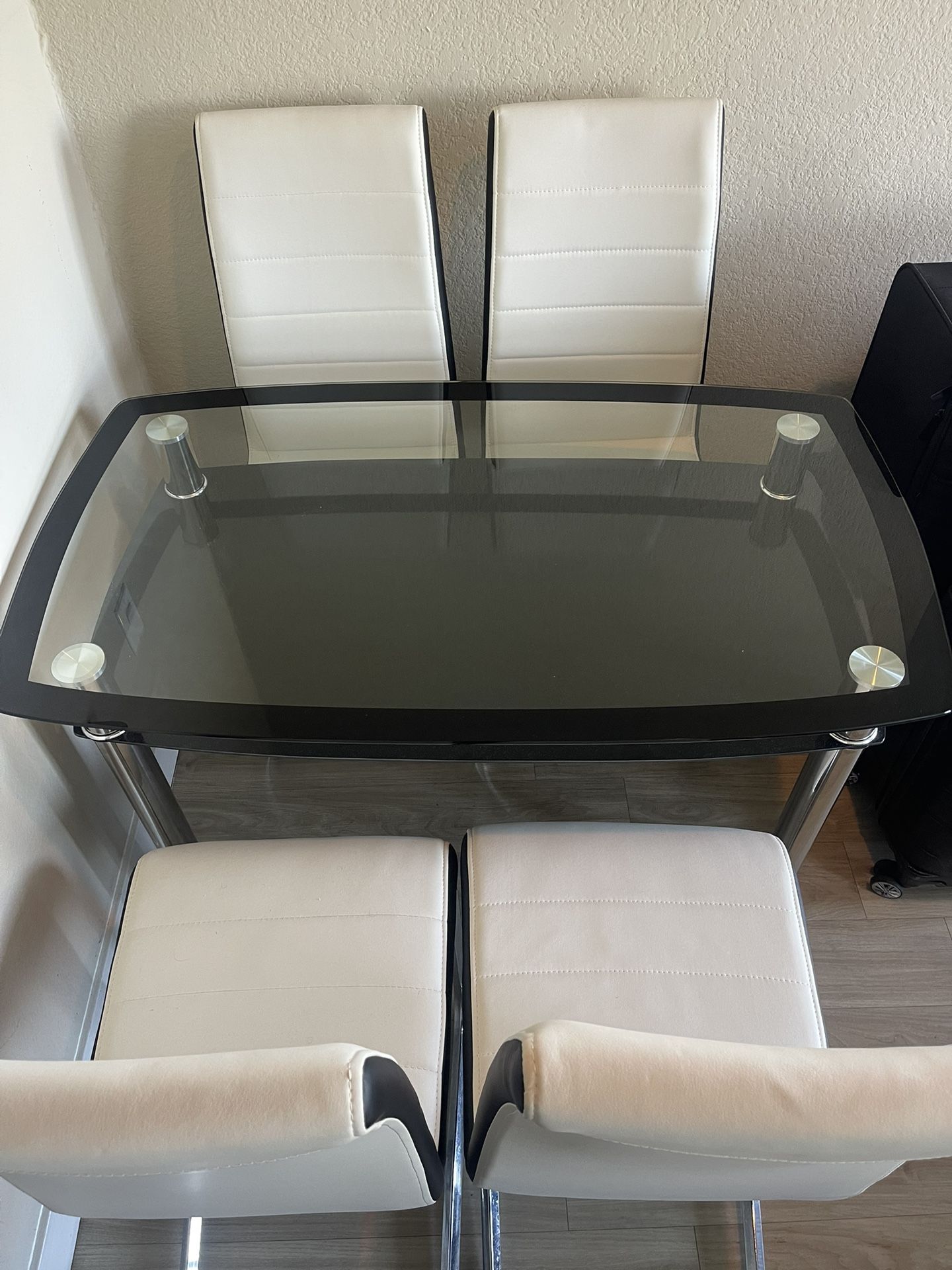Dining Table + 4 Leather Chairs Excellent Condition