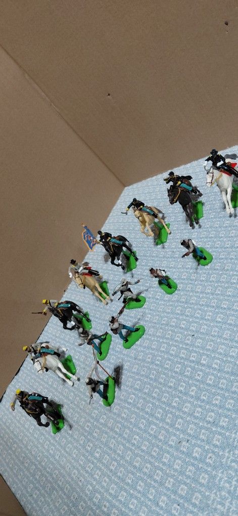 Britains Deetail Toy Soldier set of 14