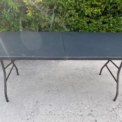 FOLDING TABLE-6FT- SLIGHT DAMAGE TO 1 LEG DOESN'T AFFECT FUNCTION‼️‼️‼️