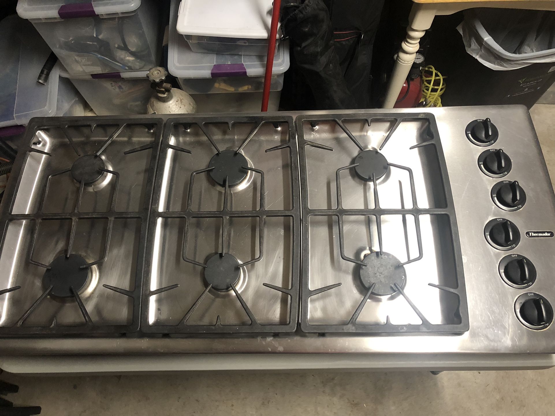 46" 6-burner stainless Thermador Gas Cooktop