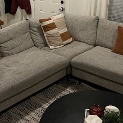 Interior Define Sectional Couch