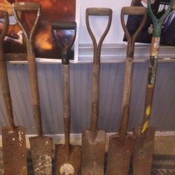 (6) SPADE SHOVELS TOGETHER FOR CHEAP