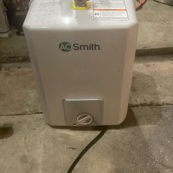 AO Smith 2.5 Gallon Hot Water Heater Like New 120 Volts