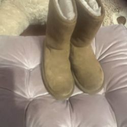 Boots. UGG Size 2