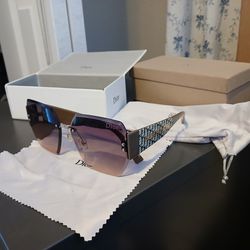 Christian Dior Sunglasses For Women. In Excellent Condition 